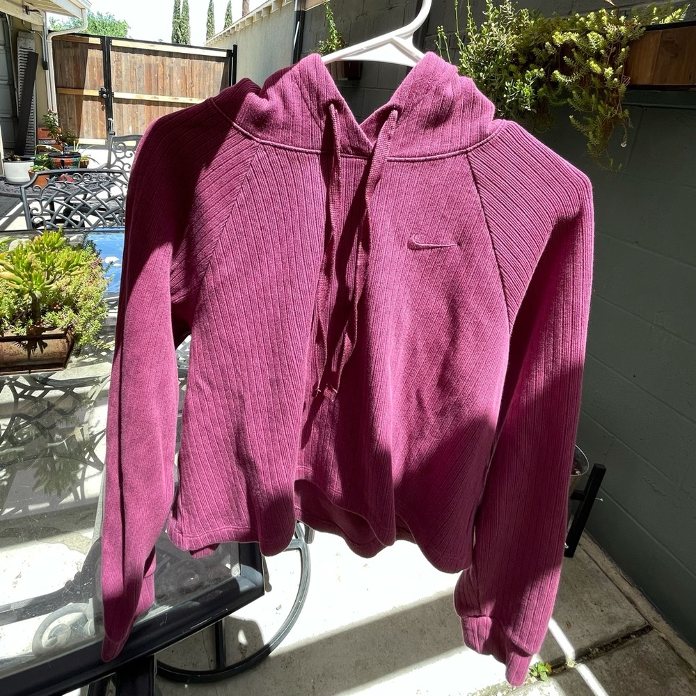 Cropped Nike Hoodie